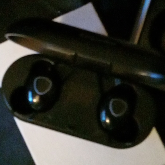 Kingcentron wireless Bluetooth ear buds NewInBox. - Picture 7 of 7